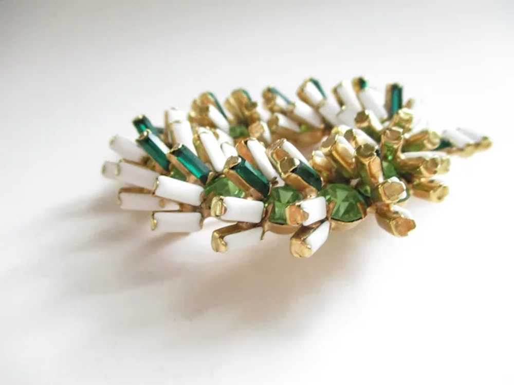 Unsigned Designer Green White Rhinestone Brooch - image 4