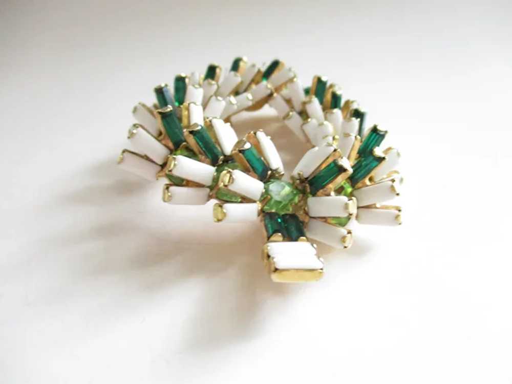 Unsigned Designer Green White Rhinestone Brooch - image 5