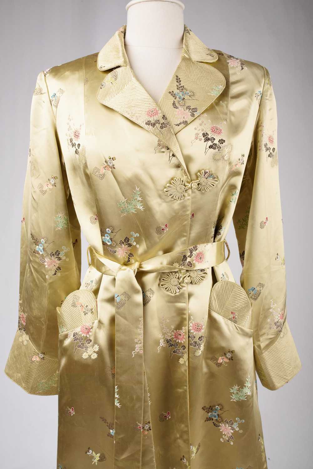 A Pale yellow brocaded satin Interior dressing go… - image 1