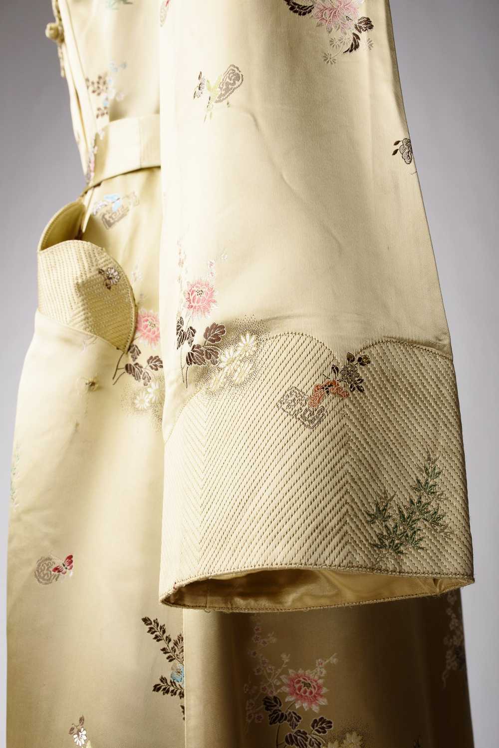 A Pale yellow brocaded satin Interior dressing go… - image 7