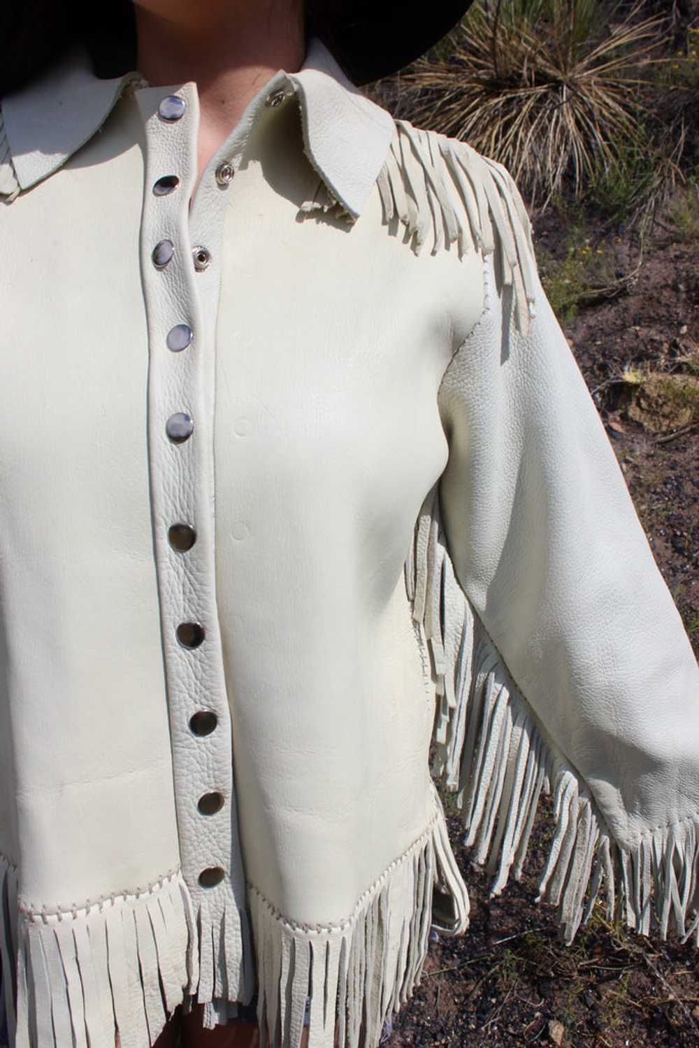 1970s Vintage Handmade Deerskin Jacket with Fringe - image 2