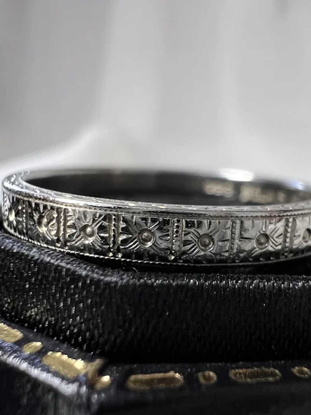 Belais 18k White Gold Wedding Band with Engraving… - image 9