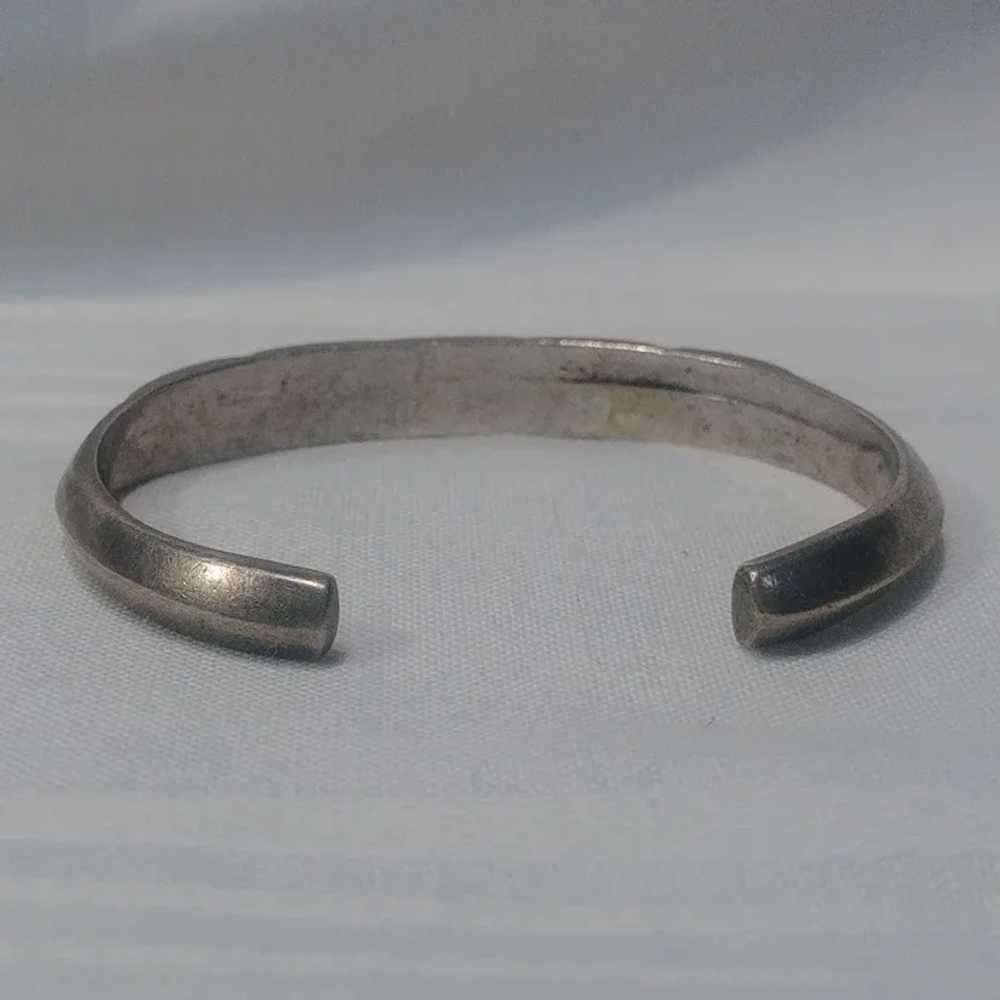 Sand cast sterling silver chip inlay cuff bracele… - image 3