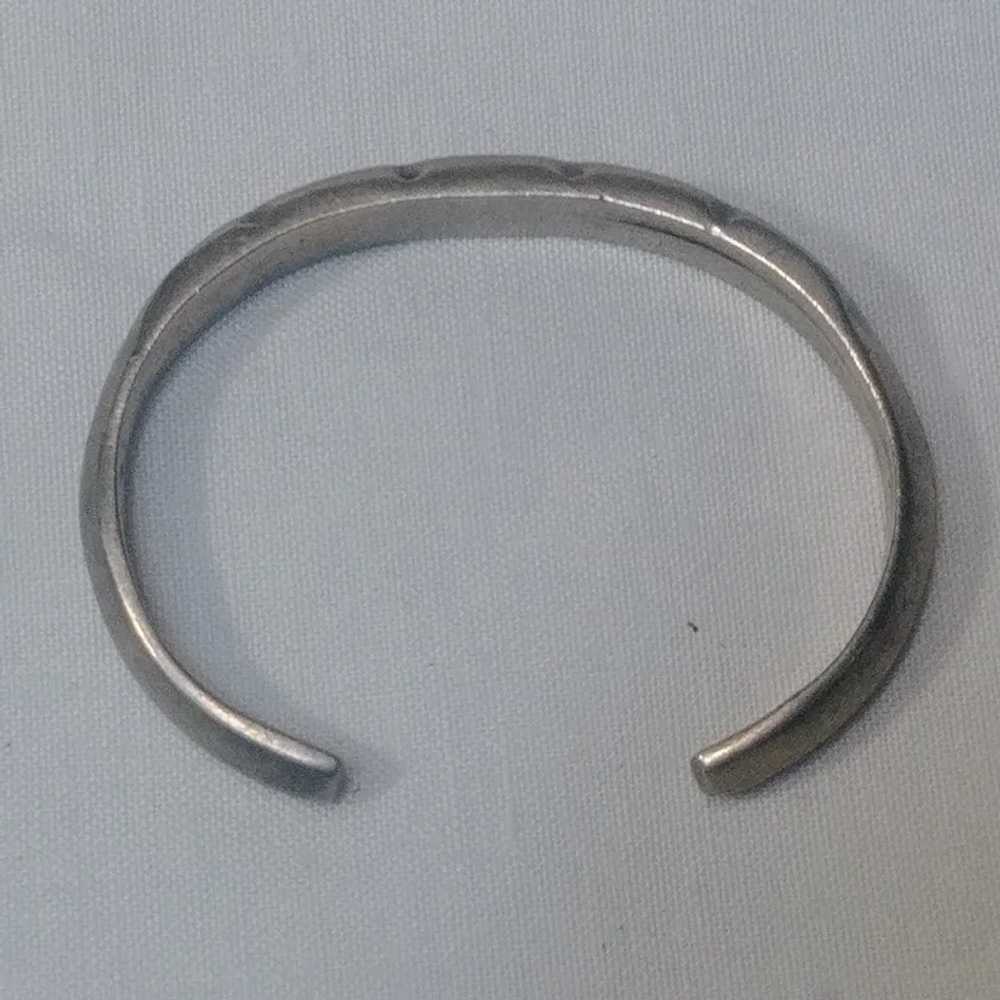 Sand cast sterling silver chip inlay cuff bracele… - image 6