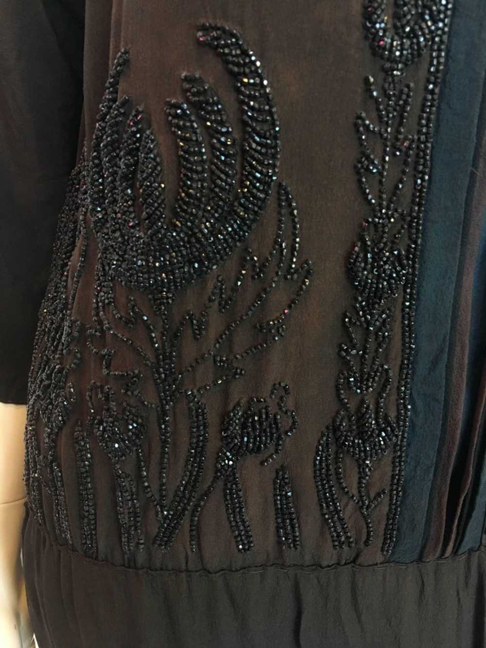 1920's Vintage Beaded Silk Crepe Flapper Dress - image 3