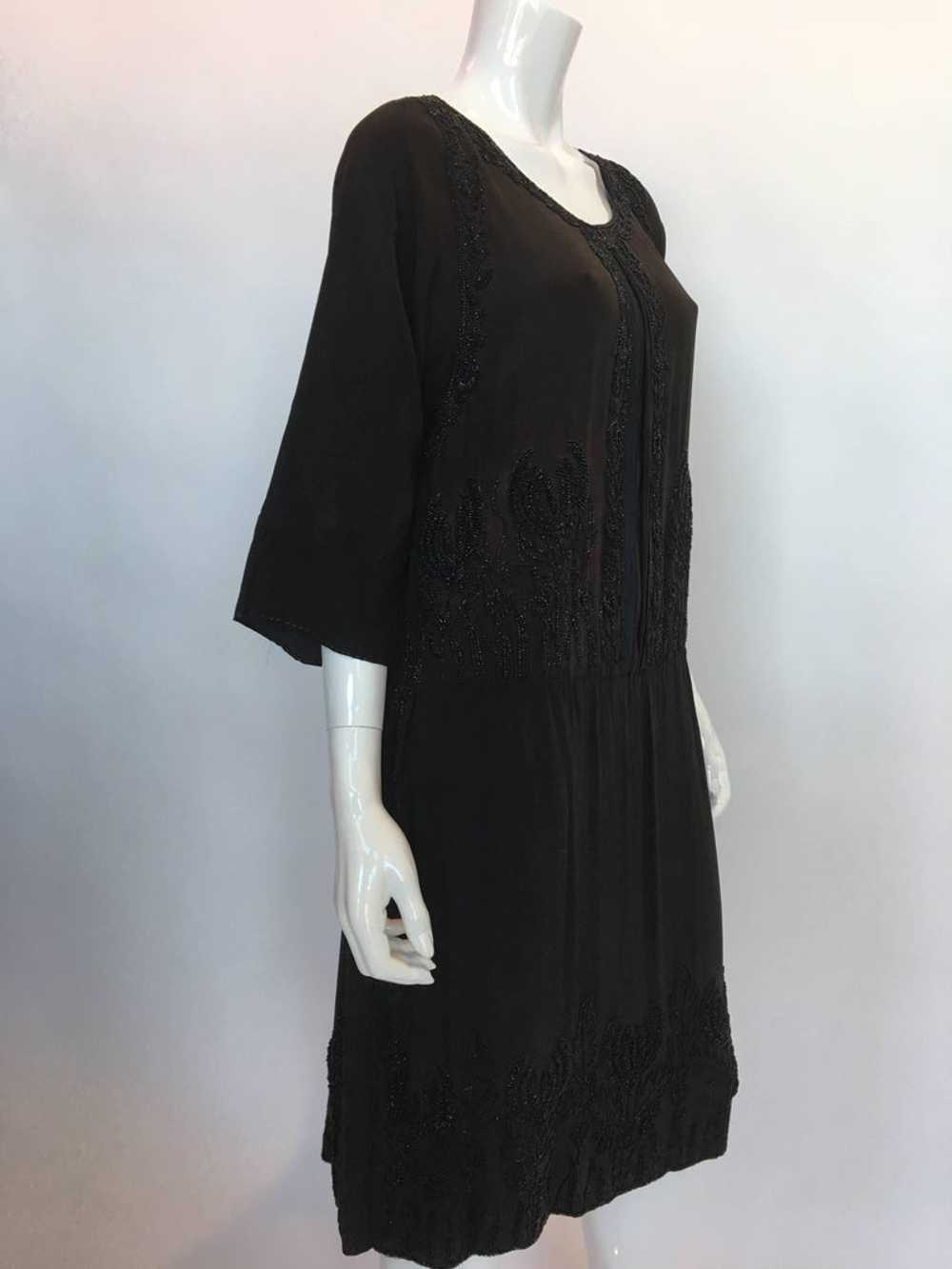 1920's Vintage Beaded Silk Crepe Flapper Dress - image 8