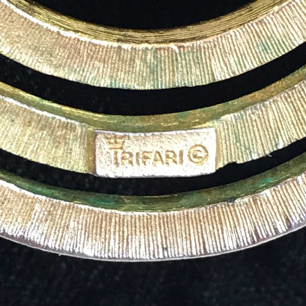 Trifari Circular Design Gold Tone Necklace with R… - image 8