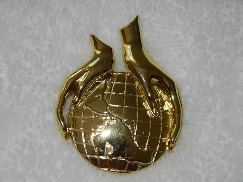Danecraft Hold the World in Your Hands Brooch - image 5