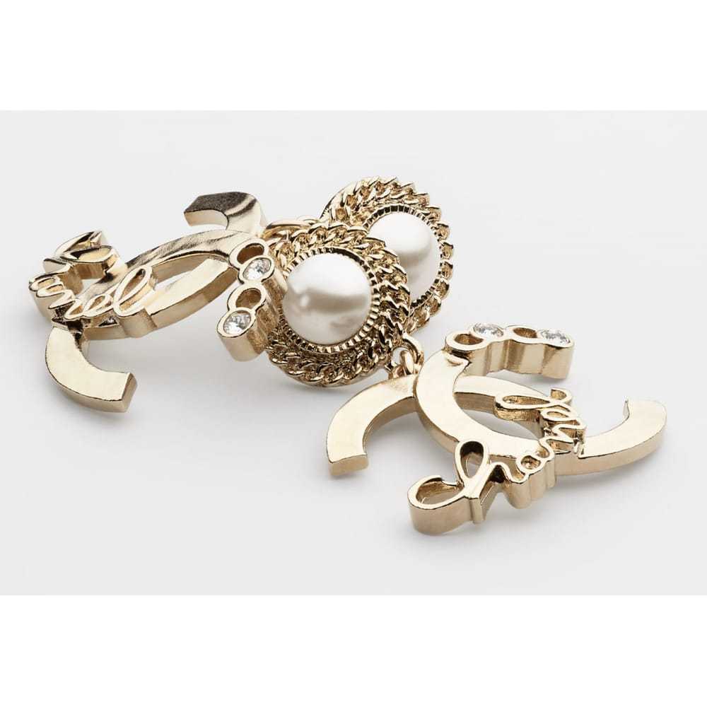 Chanel Pearl earrings - image 10