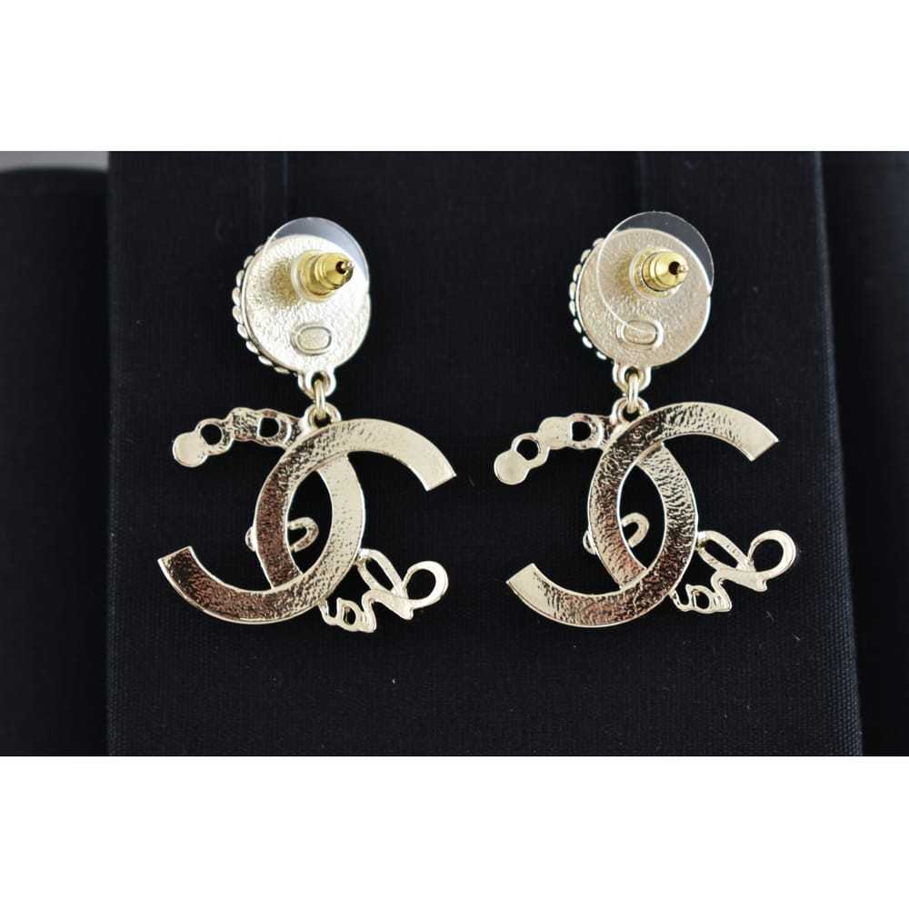 Chanel Pearl earrings - image 12