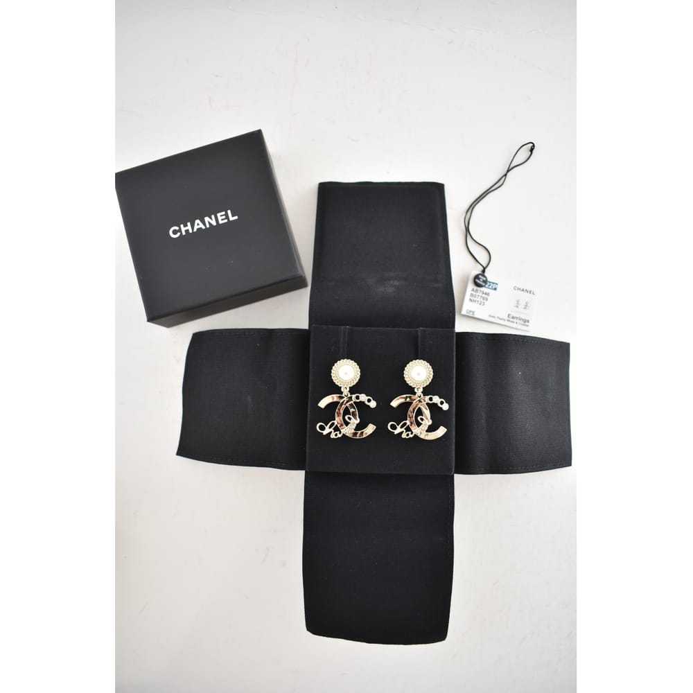Chanel Pearl earrings - image 5