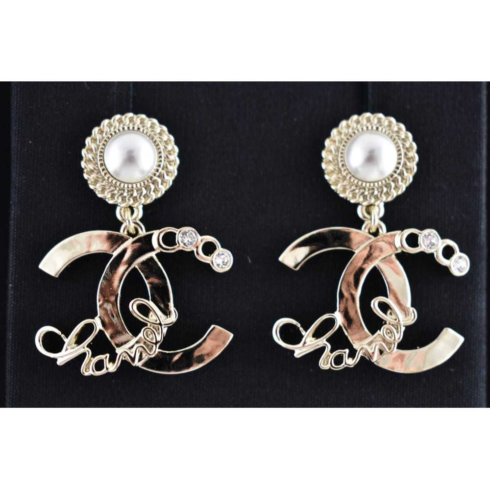 Chanel Pearl earrings - image 6