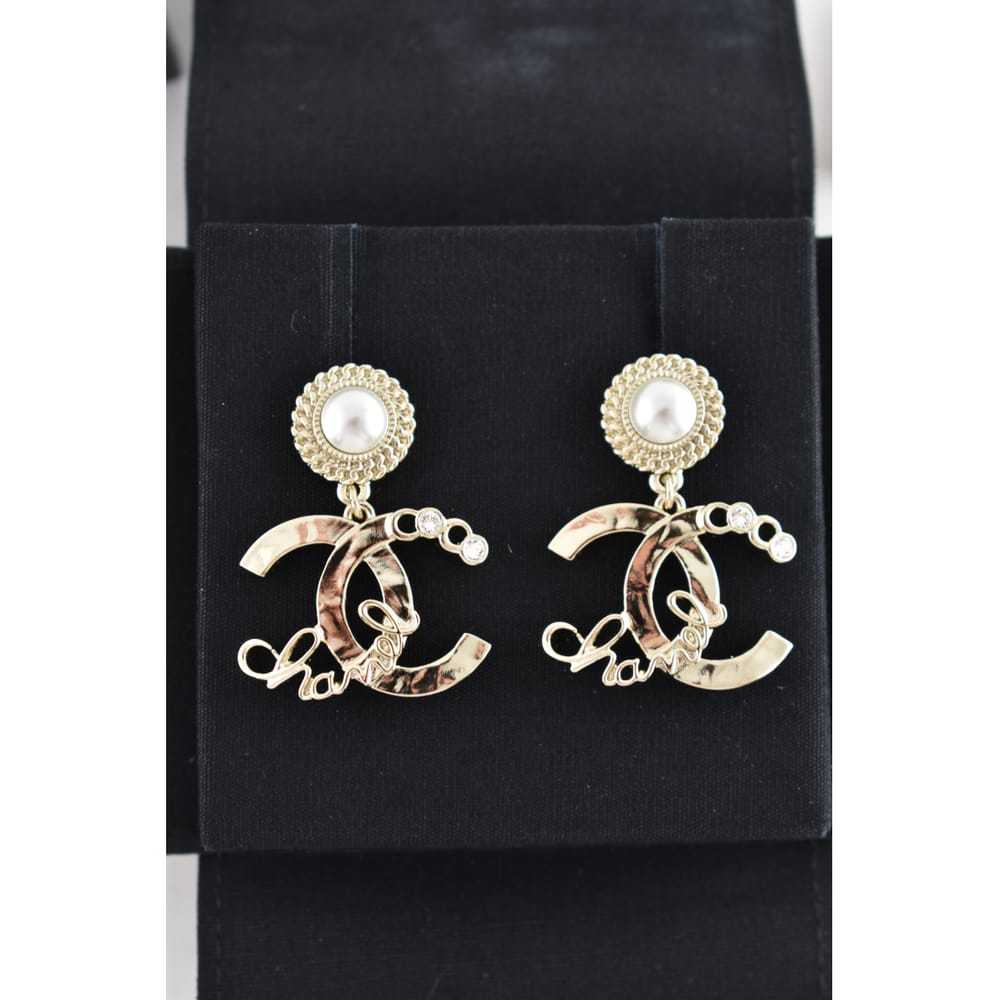 Chanel Pearl earrings - image 8