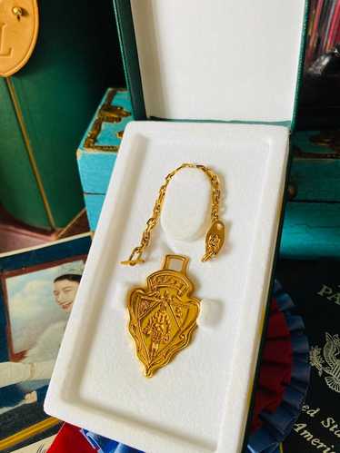 Gucci crest pendant - Gem