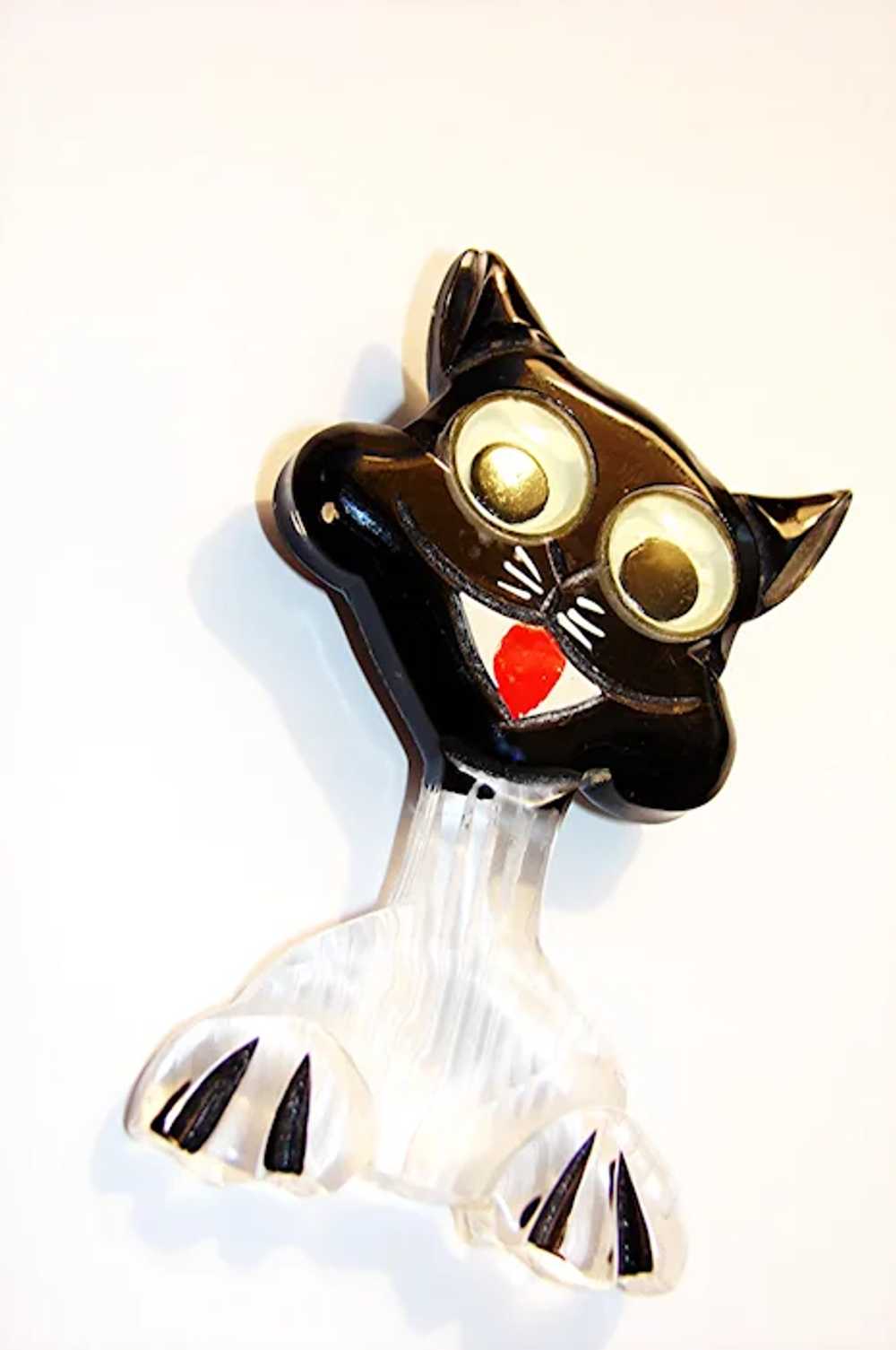 Adorable COOL CAT- Carved Bakelite and Lucite Pin… - image 10