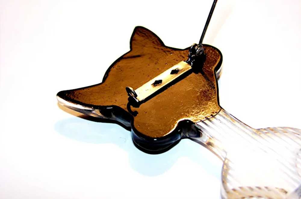 Adorable COOL CAT- Carved Bakelite and Lucite Pin… - image 8