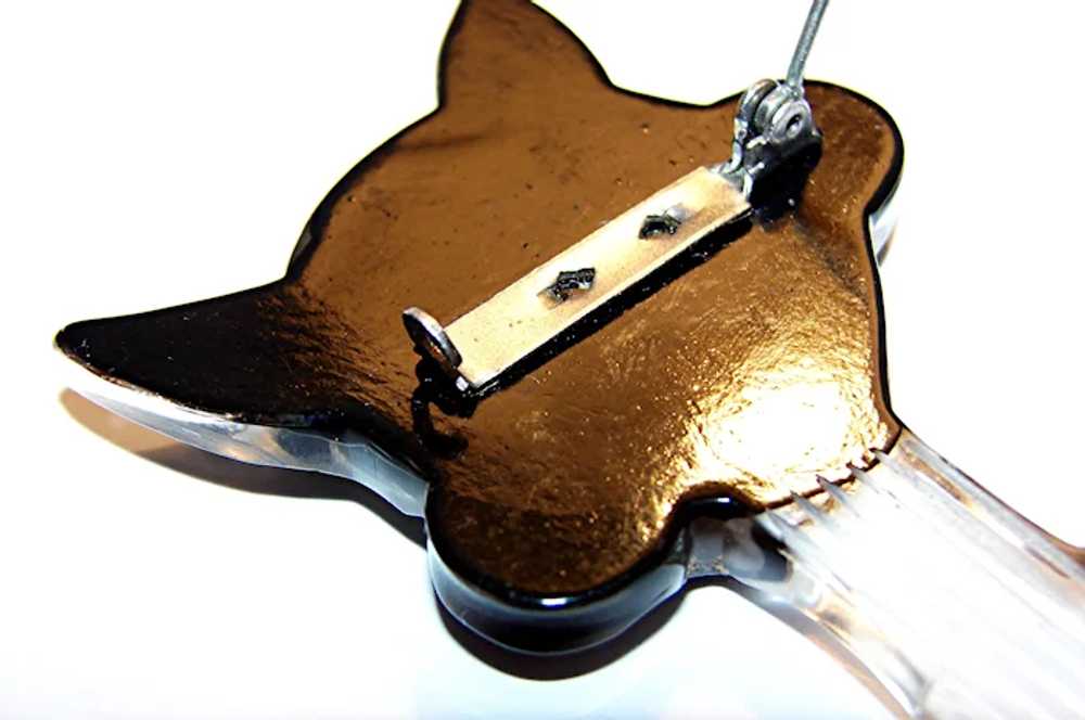 Adorable COOL CAT- Carved Bakelite and Lucite Pin… - image 9