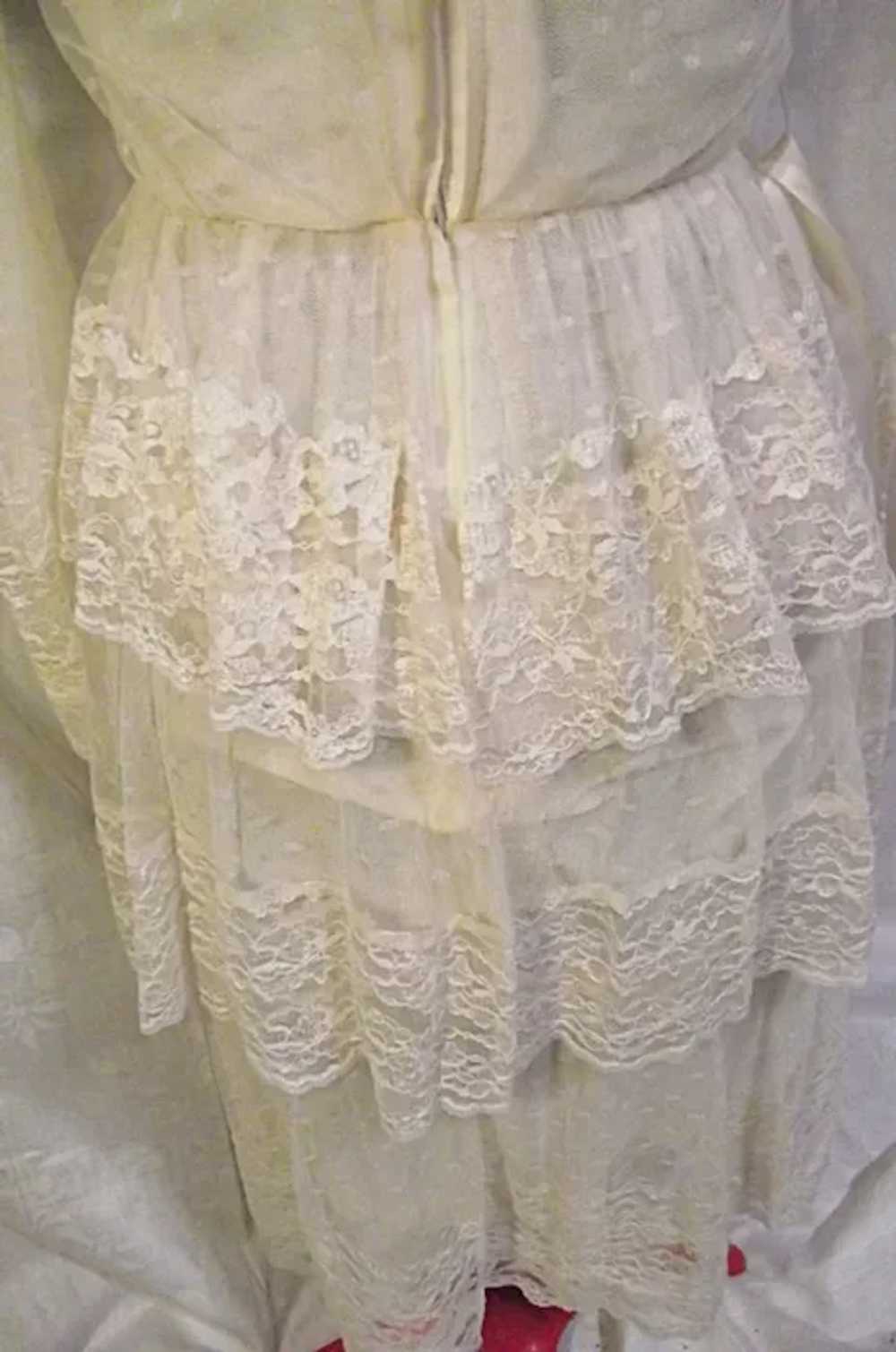 Vintage 1970s Lilli Diamond Cream Tiered Victoria… - image 9