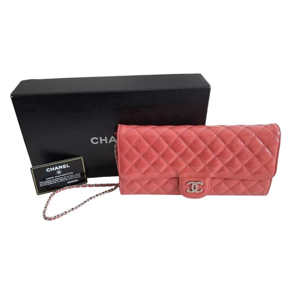 Chanel Wallet On Chain patent leather handbag - image 10