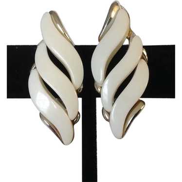 White Thermoset Clip Earrings Claudette - image 1