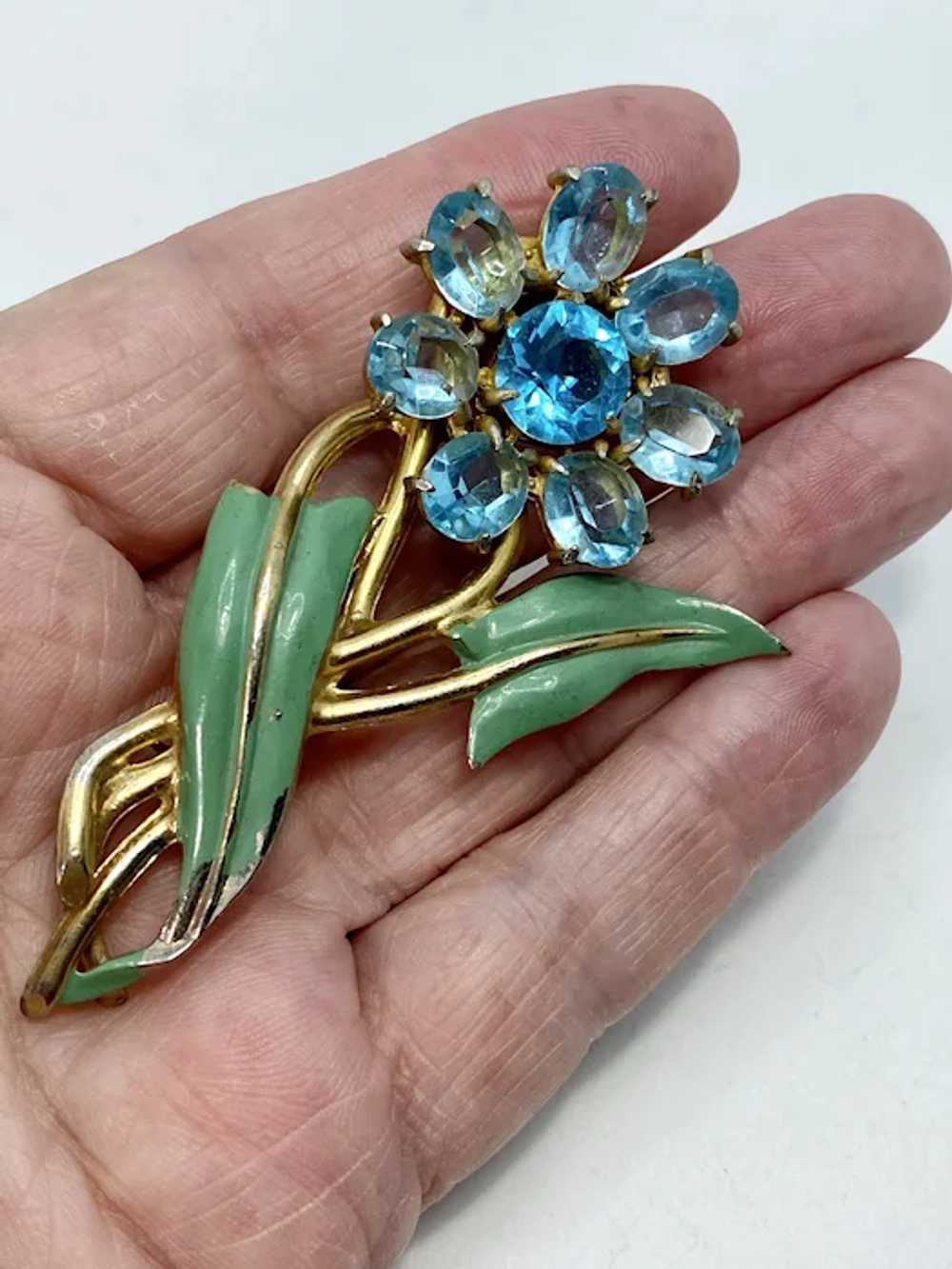 Sparkling Hand 1940s Enameled Floral Brooch - image 5