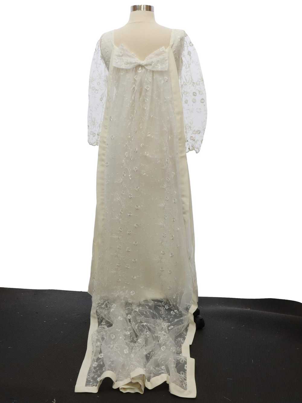 1970's Wedding Dress - image 3