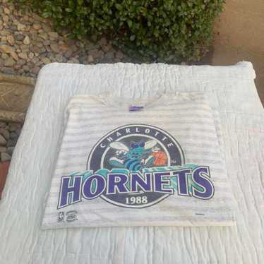 Vintage 1988 CHARLOTTE HORNETS T-SHIRT *TRENCH UL… - image 1