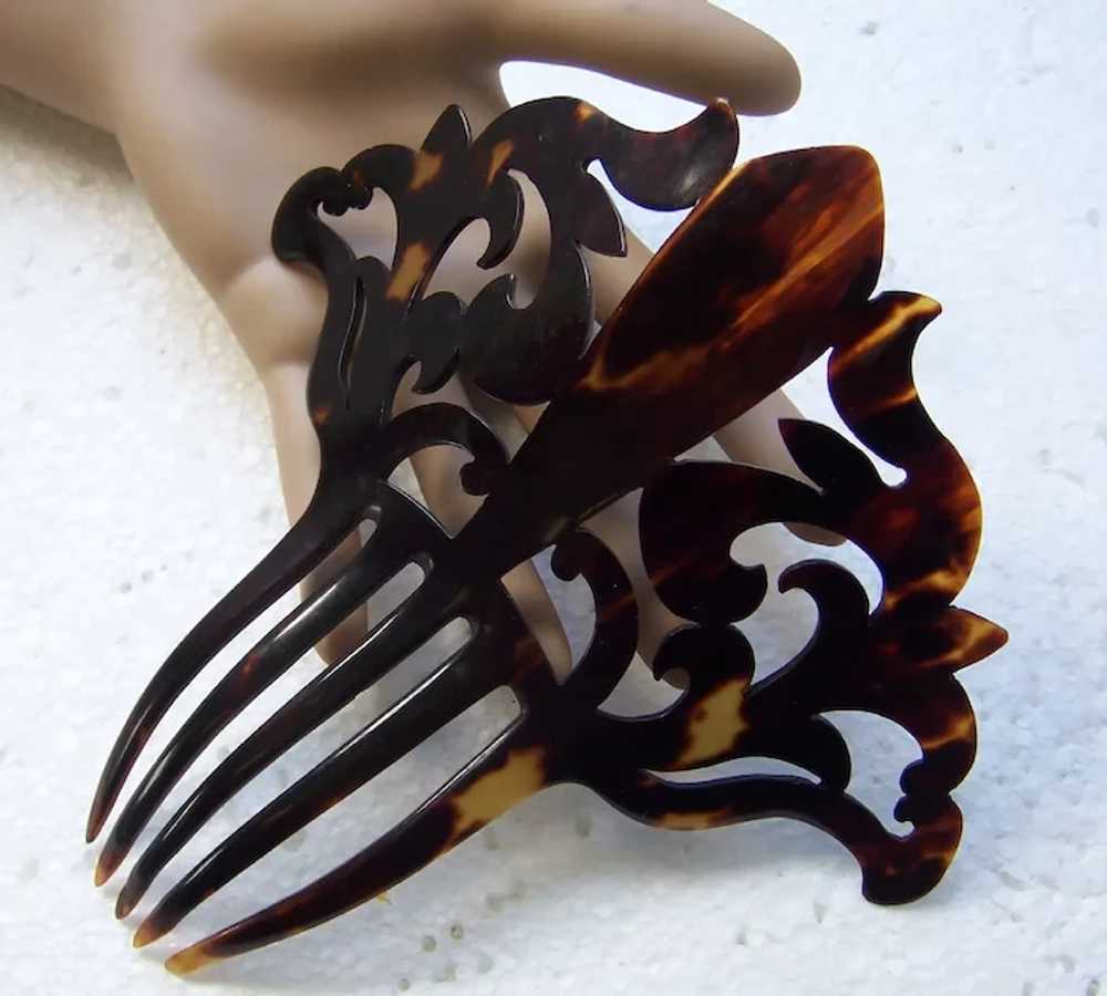 Handsome late Victorian imitation shell hair comb - image 7