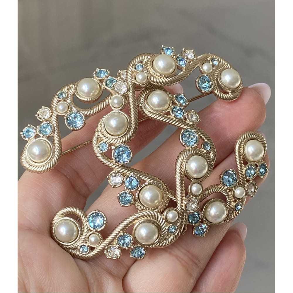 Chanel Pearl pin & brooche - image 10