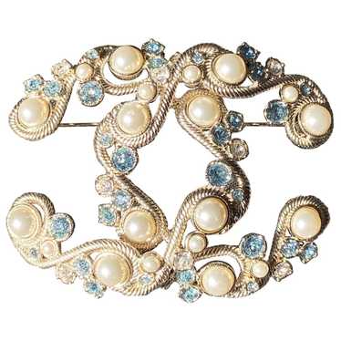 Chanel Pearl pin & brooche - image 1