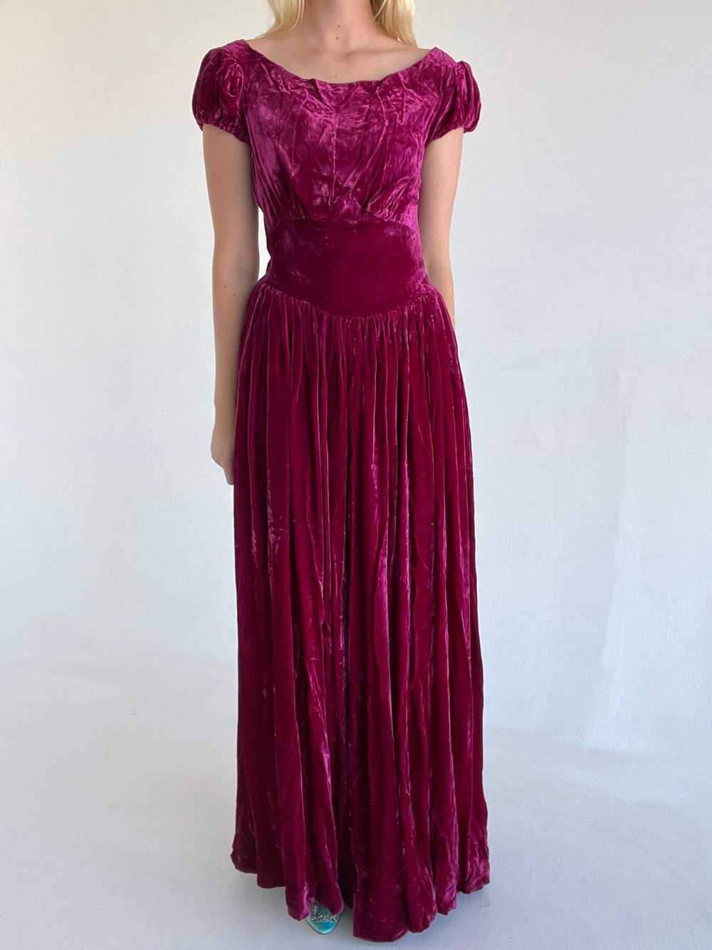 1930's Cap Sleeve Raspberry Crushed Velvet Gown - image 3