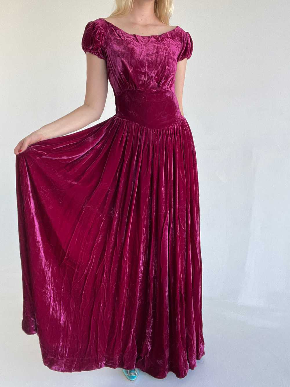 1930's Cap Sleeve Raspberry Crushed Velvet Gown - image 4