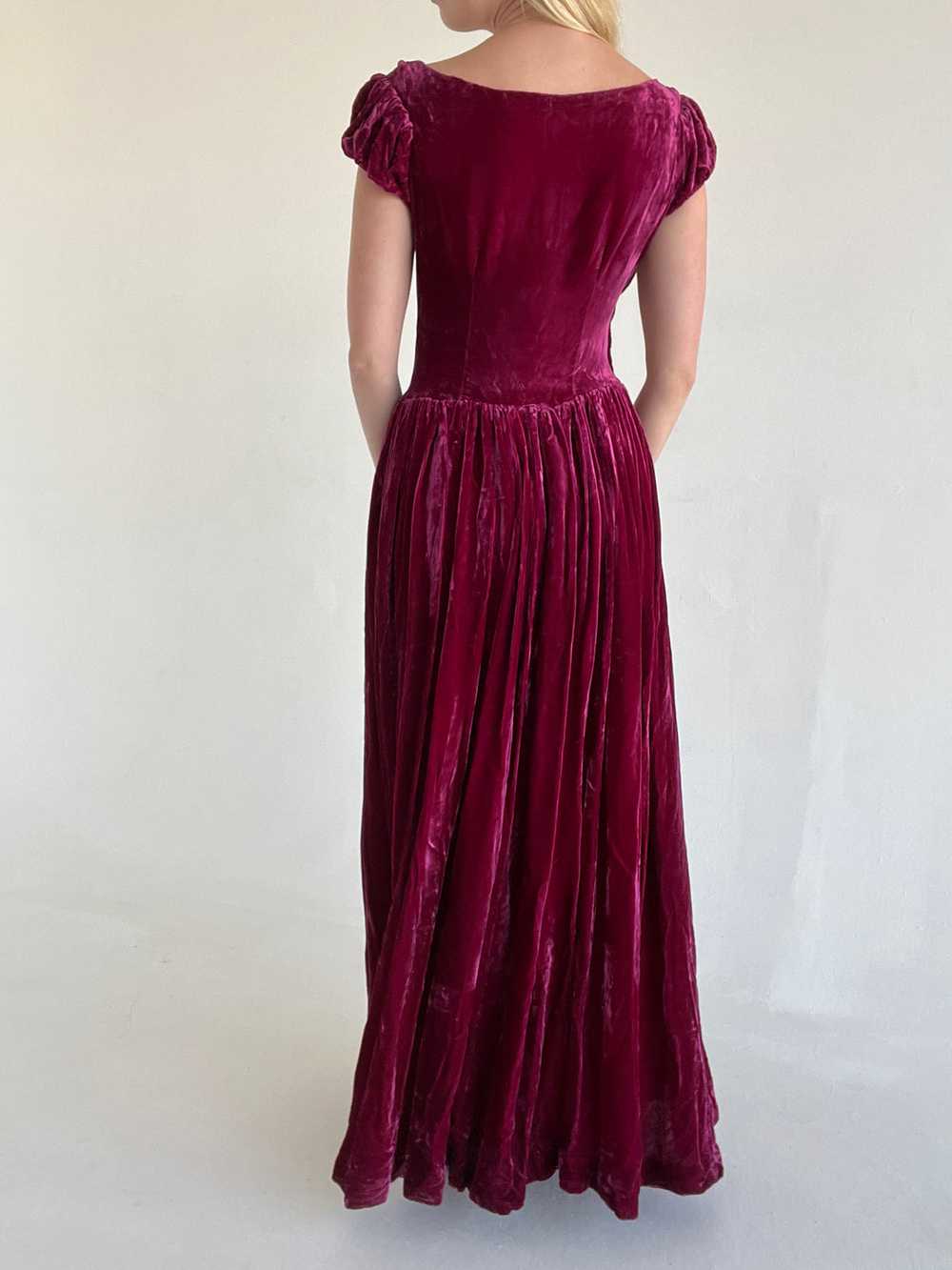 1930's Cap Sleeve Raspberry Crushed Velvet Gown - image 6