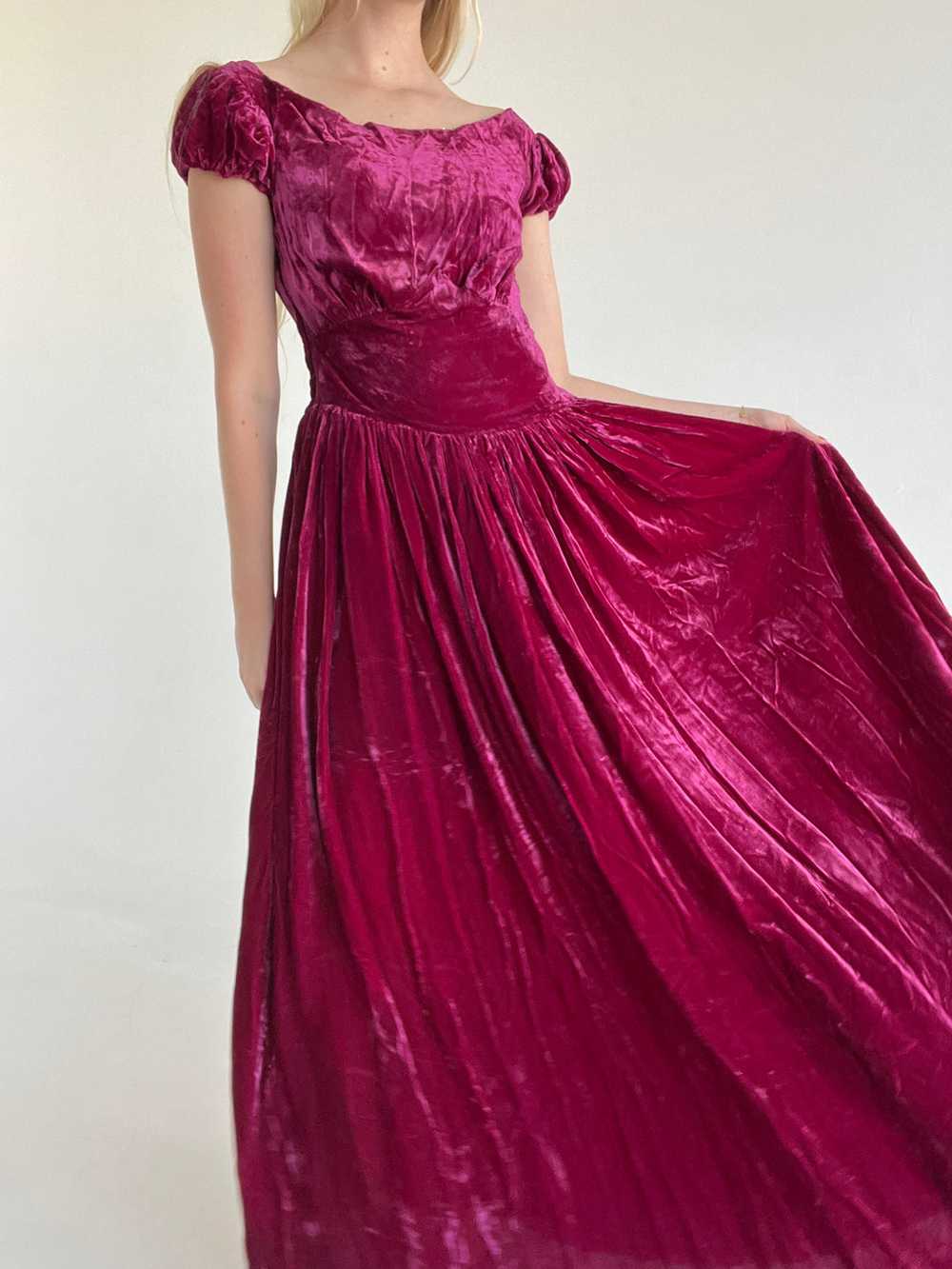 1930's Cap Sleeve Raspberry Crushed Velvet Gown - image 7