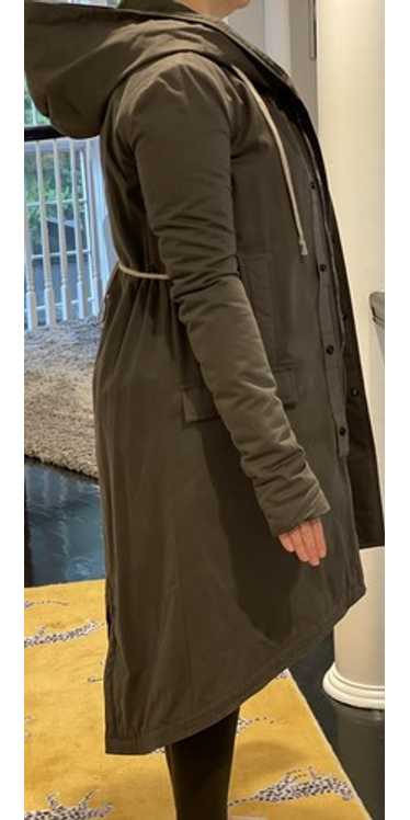パーカー・フーディ RICK OWENS FW24 FISHTAIL PARKA (DU02D2950NP 09) Rick Owens DRKSHDW Fishtail Parka Recycled Nylon Stone – LESS 17