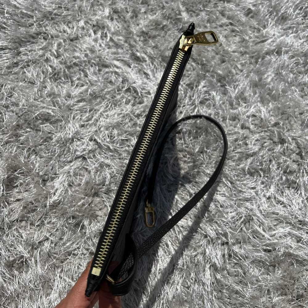 Louis Vuitton Neverfull leather clutch bag - image 12