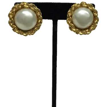 chanel pearl earrings cc clip