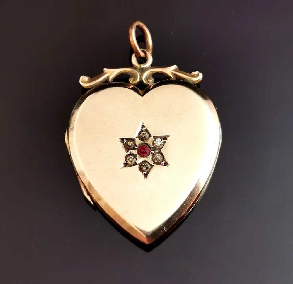 Antique Heart shaped locket, 9k gold front and ba… - image 2