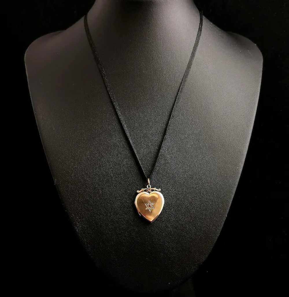 Antique Heart shaped locket, 9k gold front and ba… - image 4