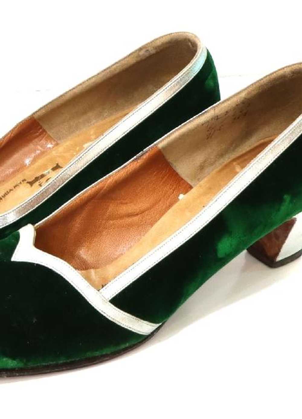 1980's I. Magnin Co. Womens Velveteen Pumps Shoes - image 2