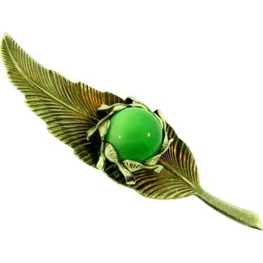 Vintage gold tone leaf Brooch with green thermose… - image 1