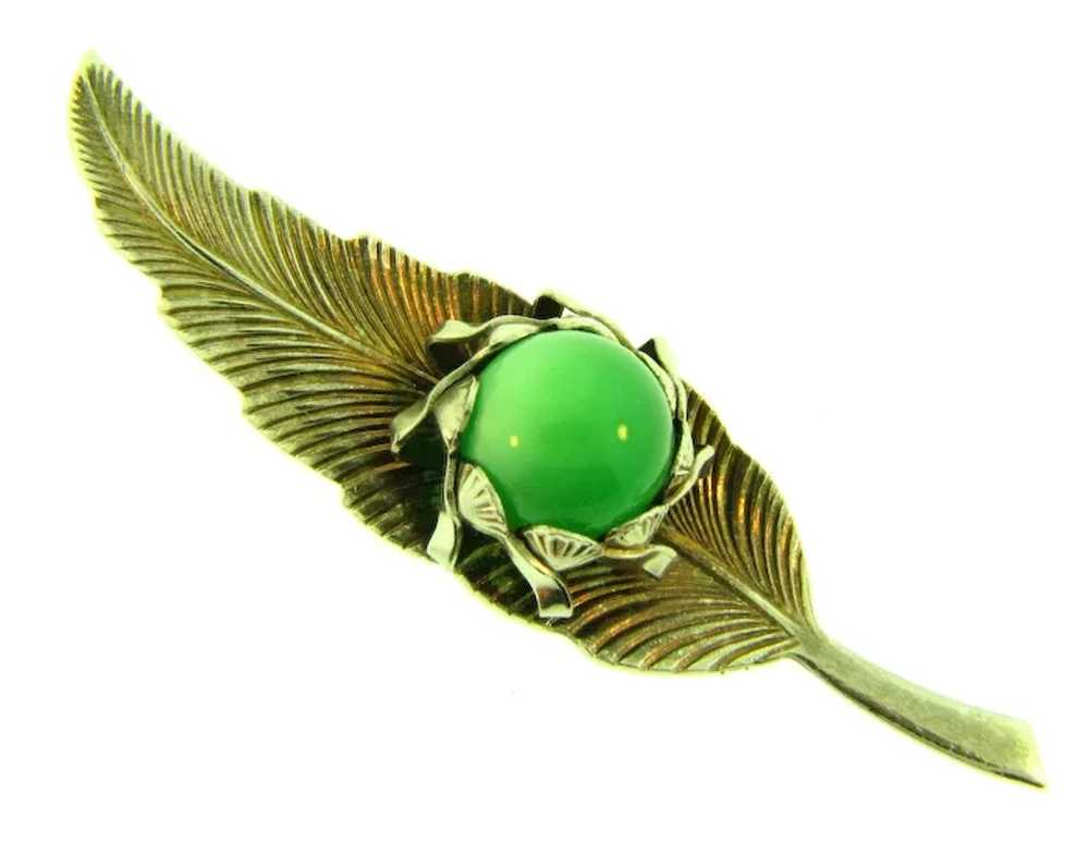 Vintage gold tone leaf Brooch with green thermose… - image 4