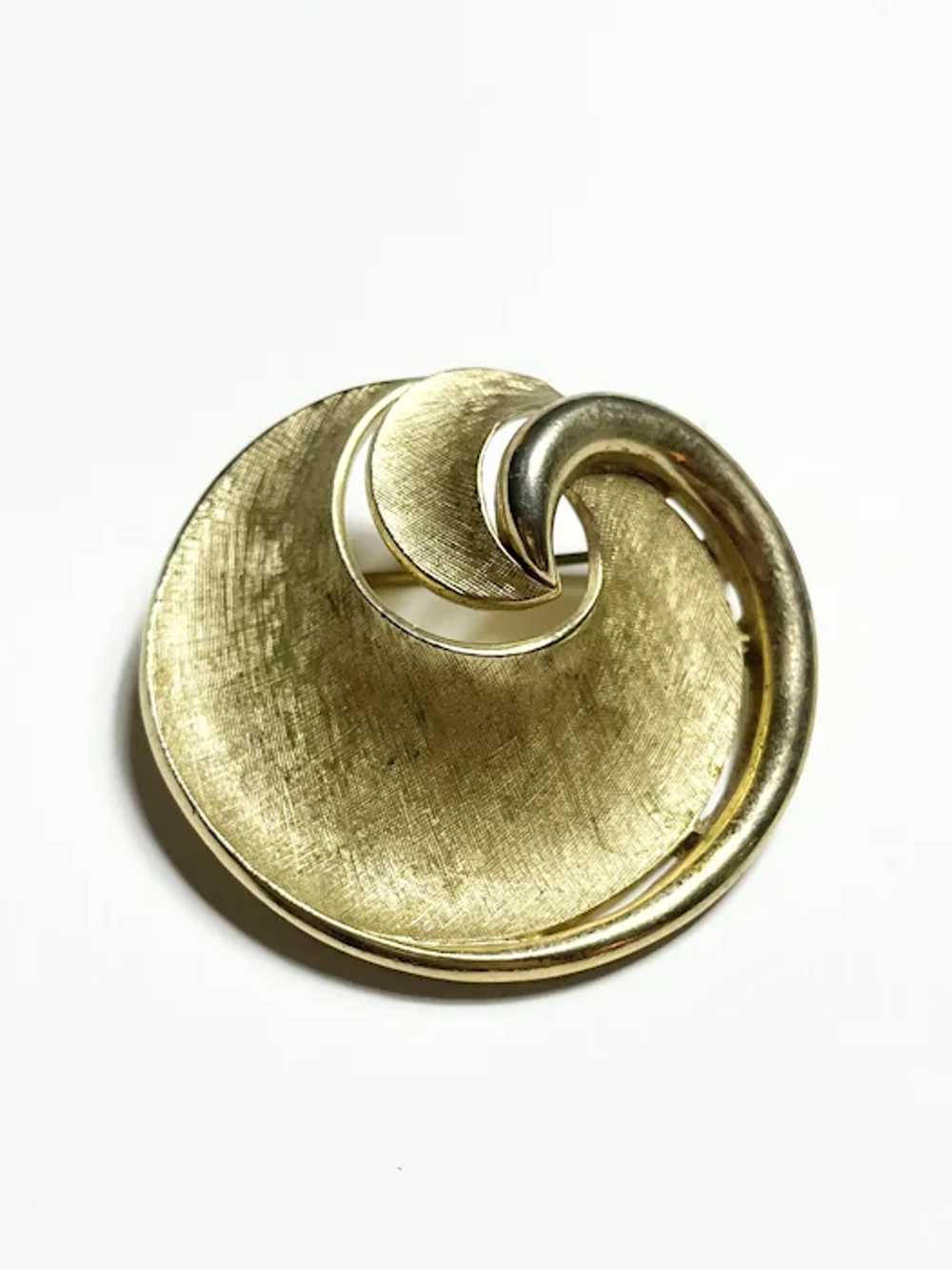 Vintage Crown Trifari Brushed Gold Brooch Pin - image 2