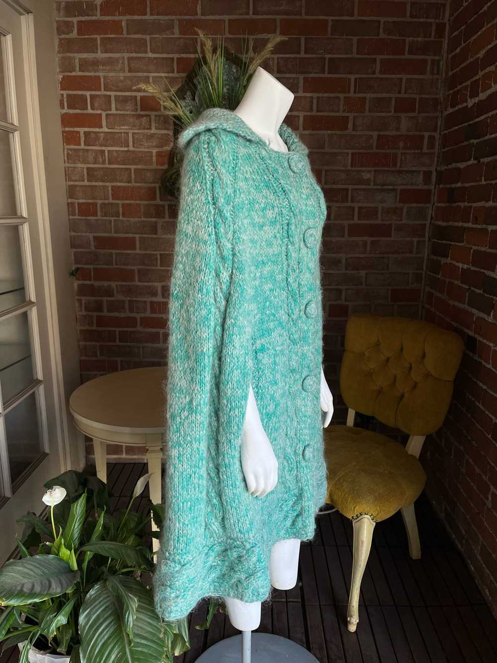 1960s Turquoise Cable Knit Cape - image 5