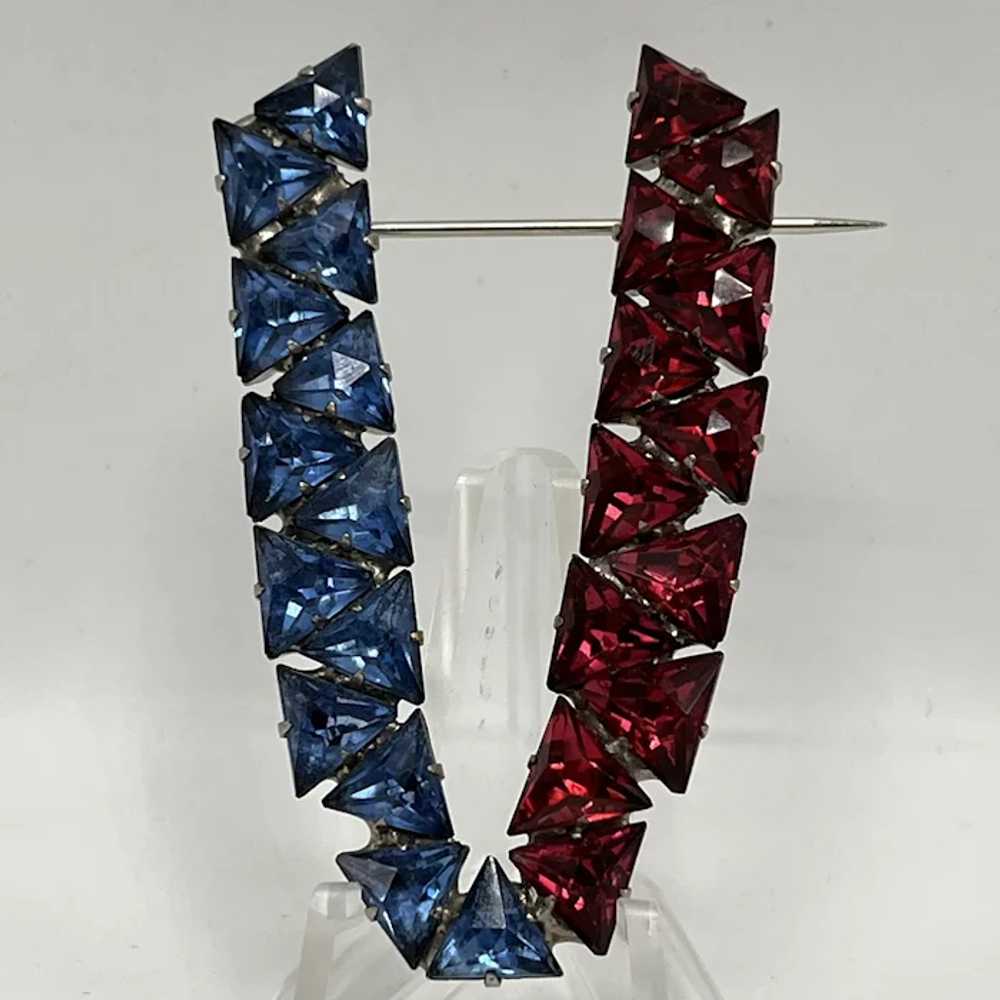 Early “V” for Victory Patriotic Brooch with Red a… - image 3