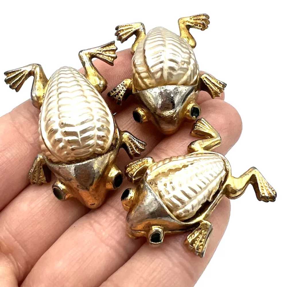 Pearl Belly Frog Family Brooches - image 2