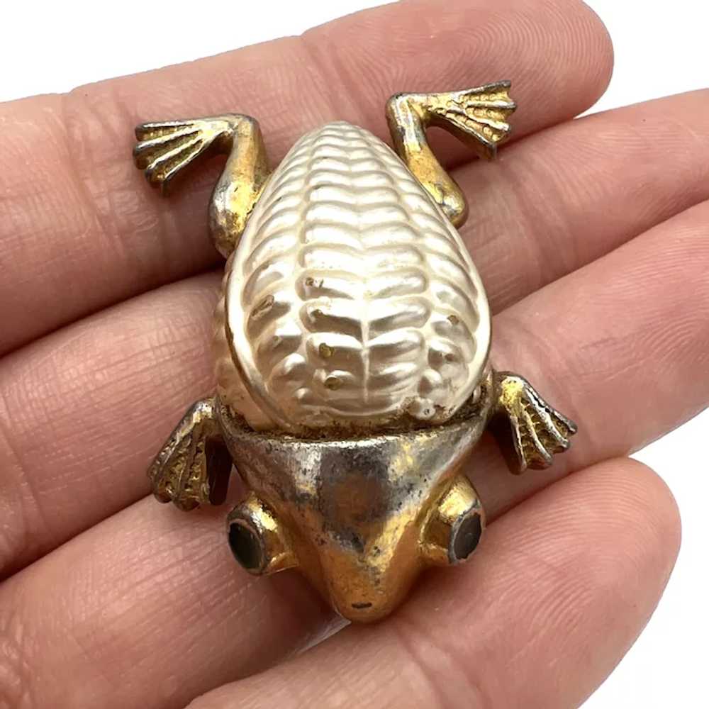 Pearl Belly Frog Family Brooches - image 5