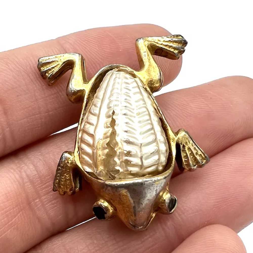 Pearl Belly Frog Family Brooches - image 9