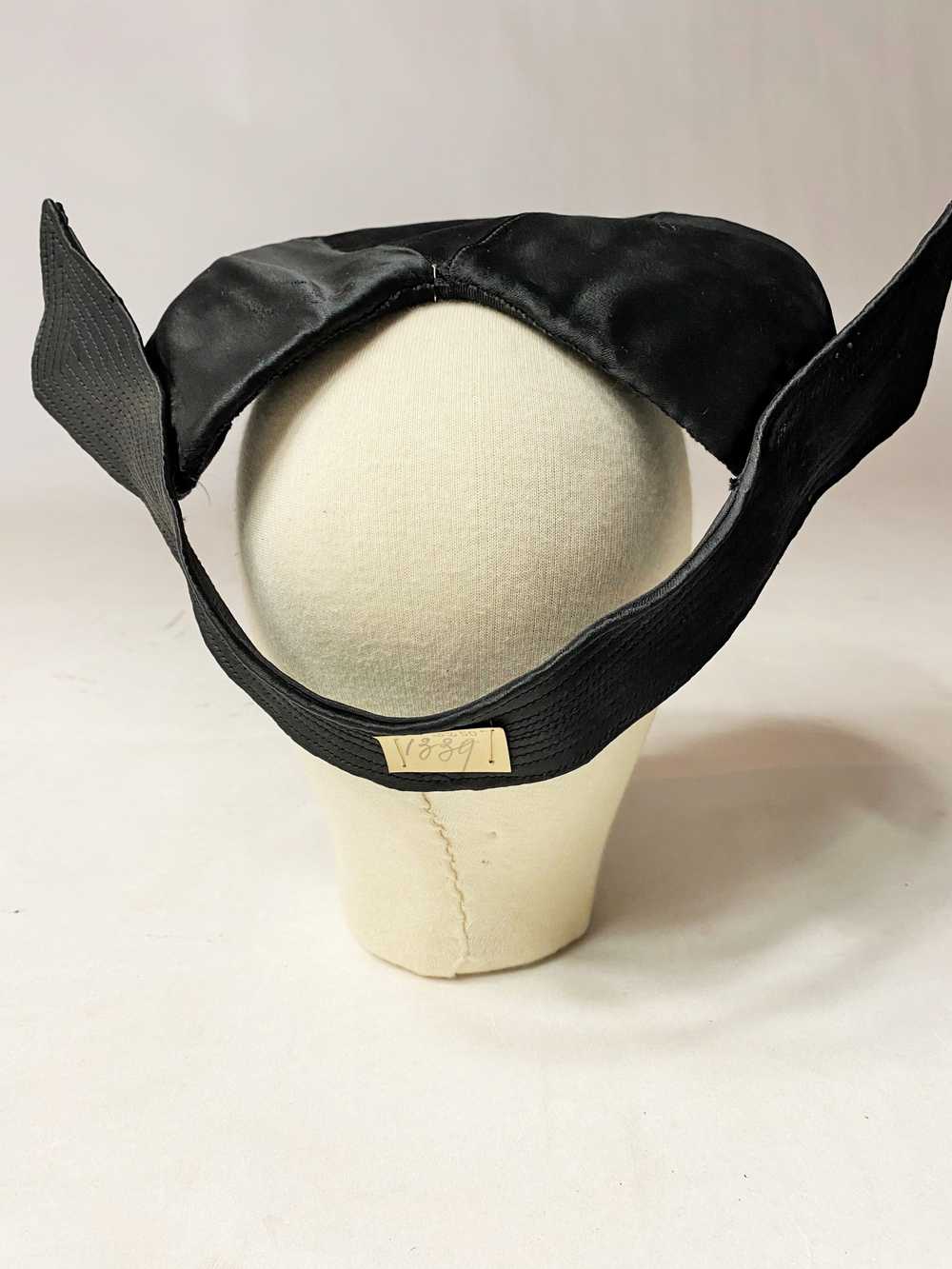 Black satin lady's beret with stitched wings Circ… - image 10