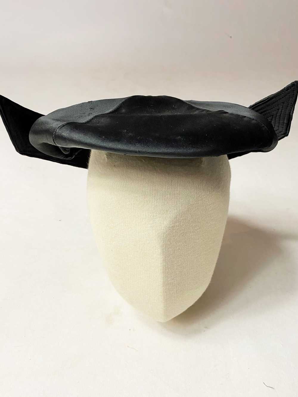 Black satin lady's beret with stitched wings Circ… - image 7